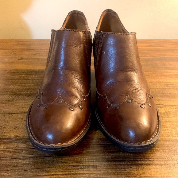 Born Chattel Brown Leather Studded Heeled Ankle Boots Size 9.5 - Picture 2 of 11